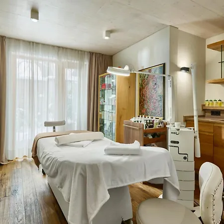 מלון Small Luxury Of The World - Dasposthotel 5*